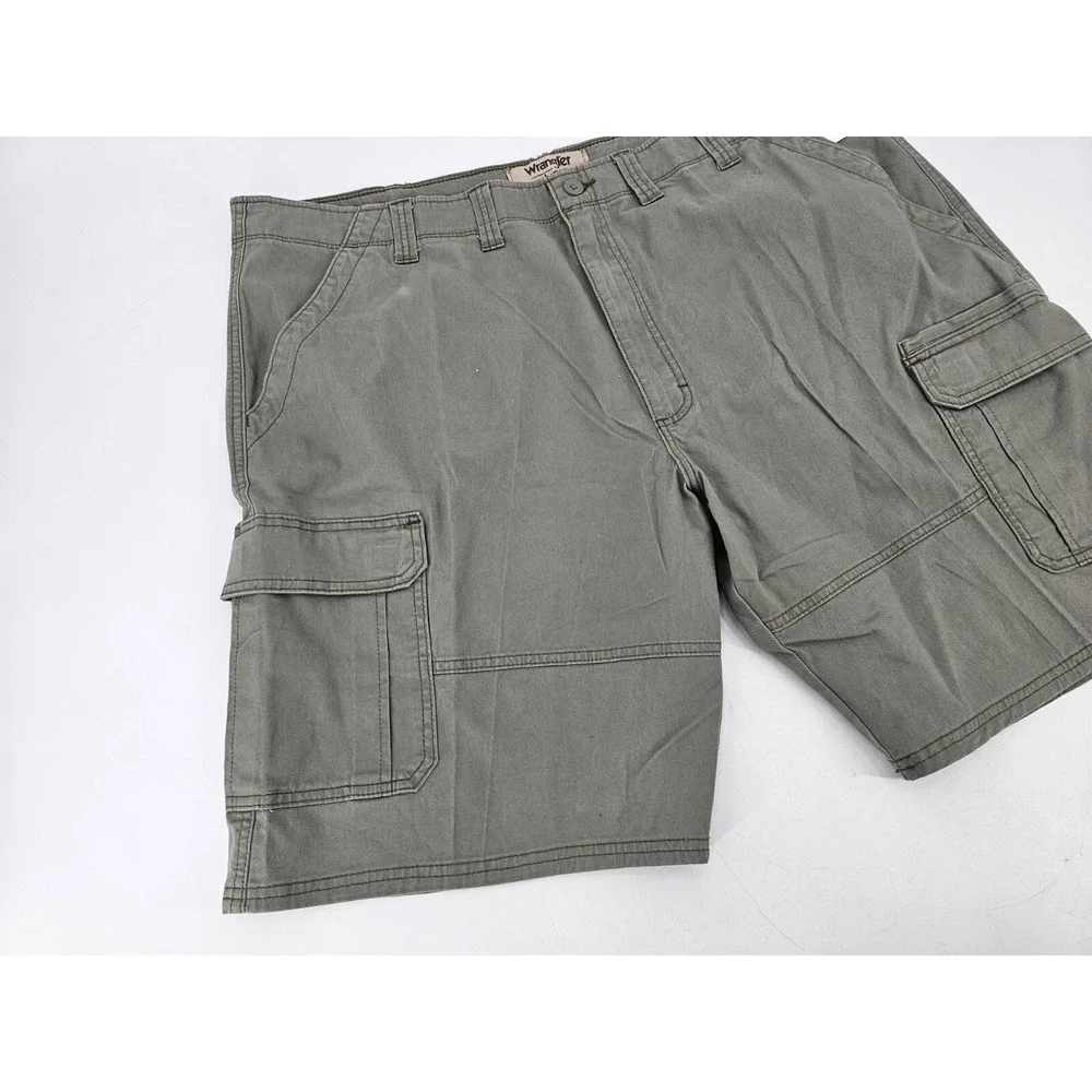 NWT Wrangle Authentics Shorts Men's Size 44‎ Cargo Pockets Outdoors Green